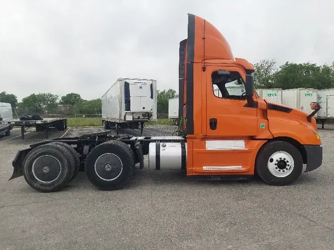 2019 Freightliner T12664ST