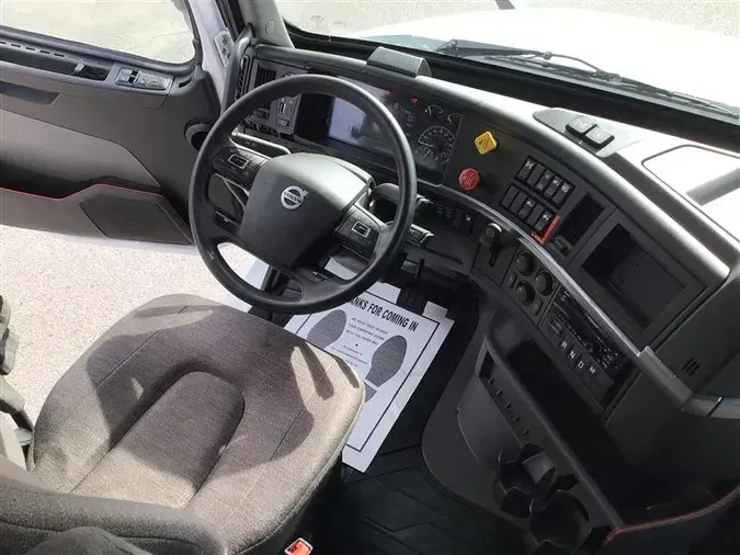 2021 VOLVO VNL760