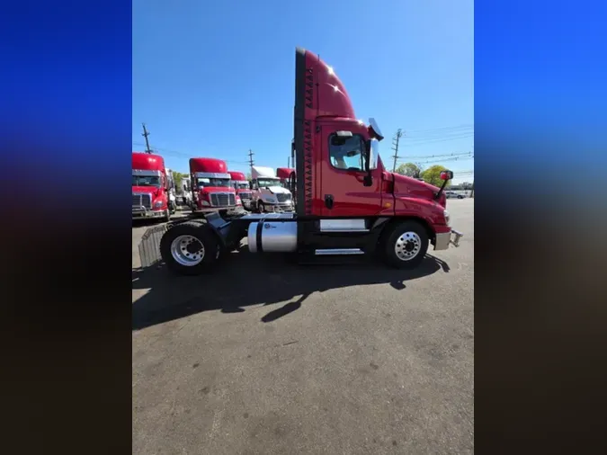 2019 FREIGHTLINER/MERCEDES CASCADIA 125