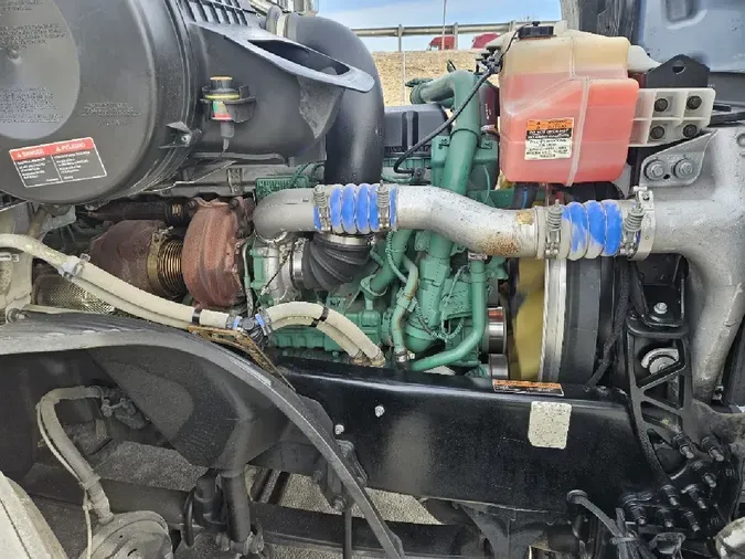 2024 VOLVO VNL64T76005da5d6fb7aa437b65c835bd886a5a35