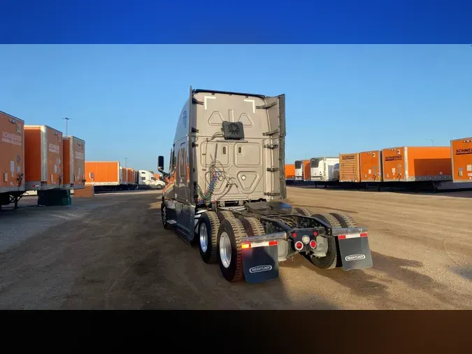 2021 Freightliner Cascadia 126