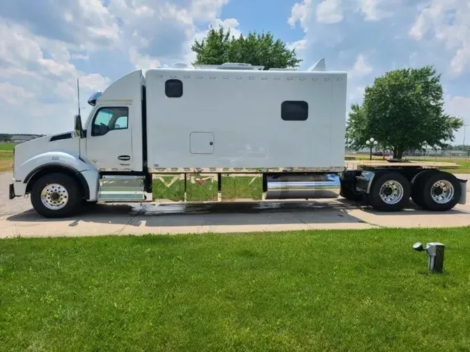 2024 Kenworth T880