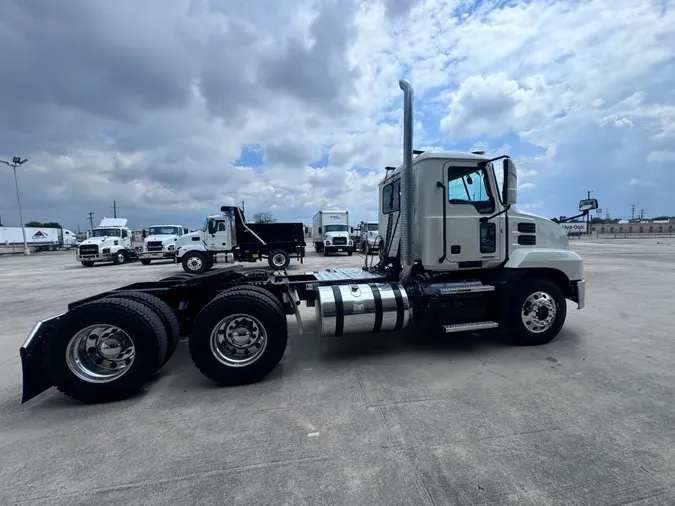 2022 MACK AN64T