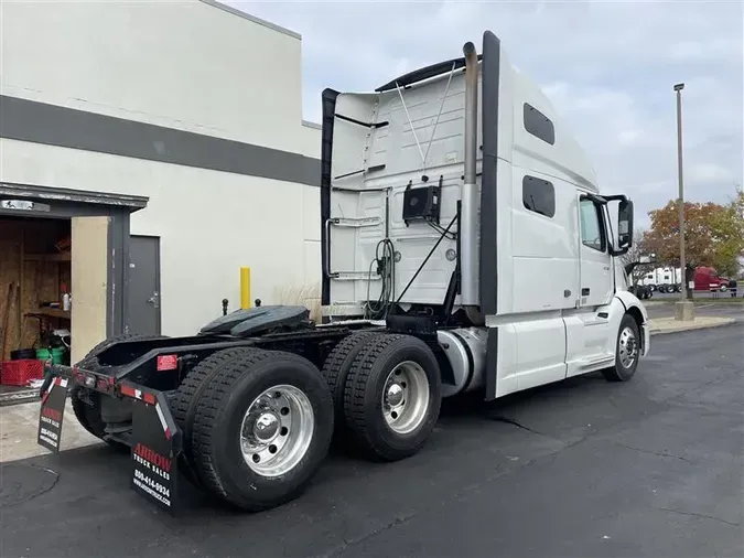 2021 VOLVO VNL64T760