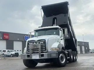 2015 MACK GU813