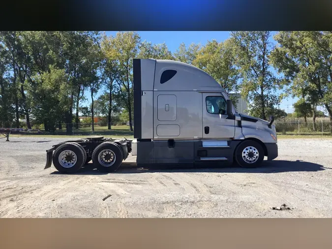 2021 Freightliner Cascadia 126