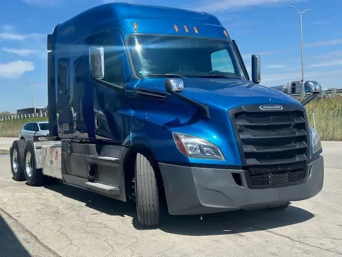2021 FREIGHTLINER Cascadia 126