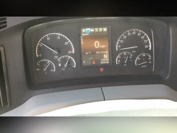2021 Freightliner Cascadia 126