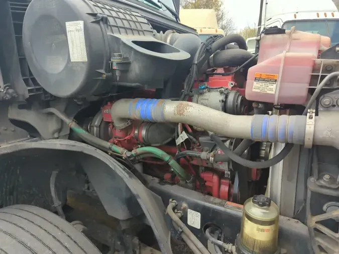 2019 VOLVO VNL64T-300