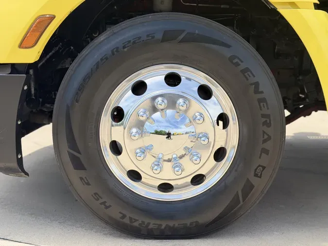 2022 Peterbilt 579