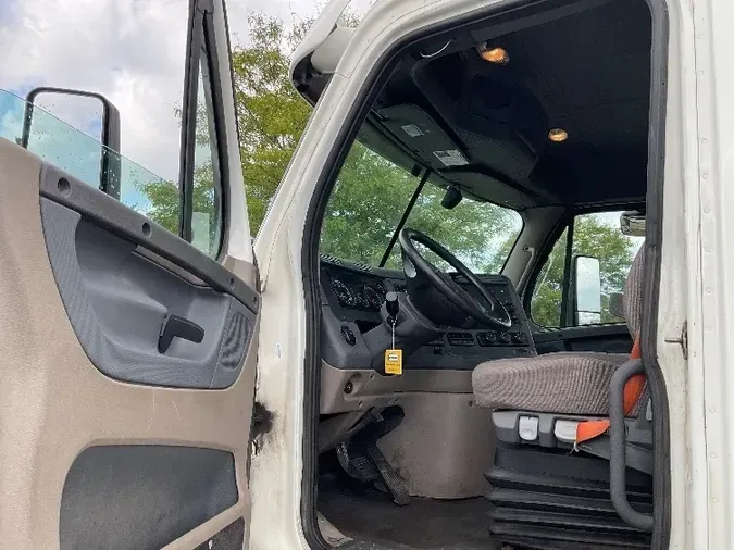 2017 Freightliner X12564ST