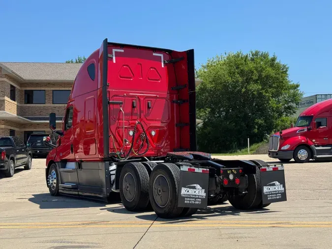 2023 FREIGHTLINER Cascadia 126060032509d344f89c67229f2bcb58589