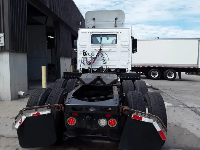 2019 VOLVO VNL64T-300