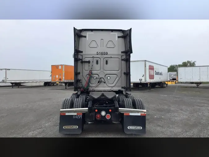 2021 Freightliner Cascadia 126