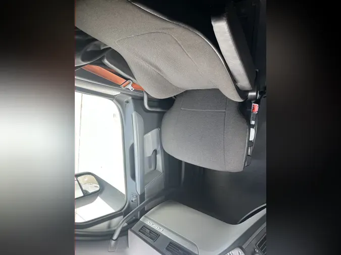 2019 FREIGHTLINER CASCADIA 126