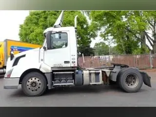 2014 VOLVO VNL42T300