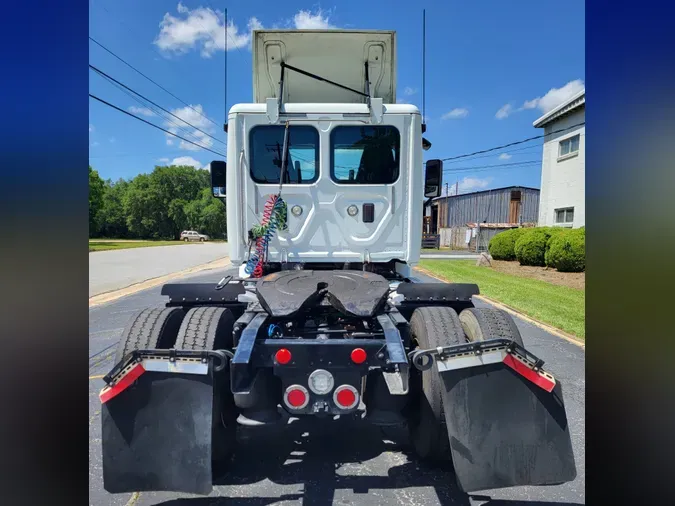 2016 FREIGHTLINER/MERCEDES CASCADIA 113