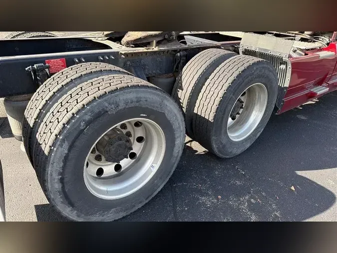 2022 VOLVO VNL64T300