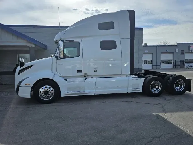 2020 VOLVO VNL64T760