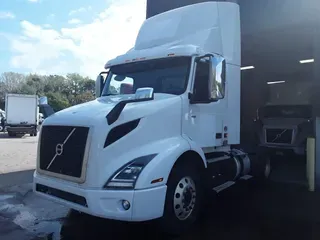 2019 VOLVO VNR42T 300