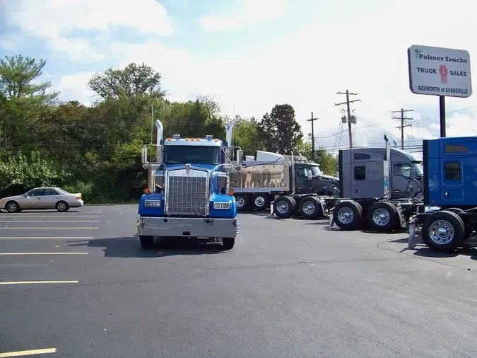 2025 Kenworth W900L