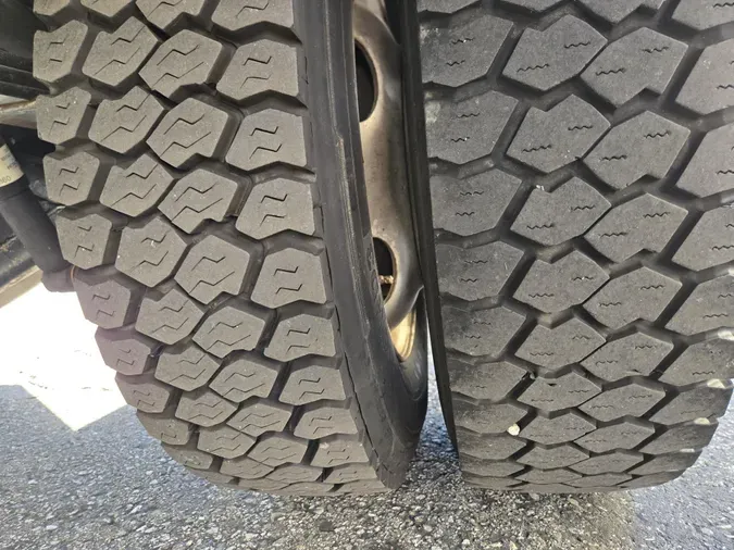 2018 Isuzu NPR-HD0623d55ebbe0385959812f7658a088ea