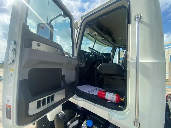 2026 Mack Pinnacle PI640625d88f47b1700f30afb02a3336d687