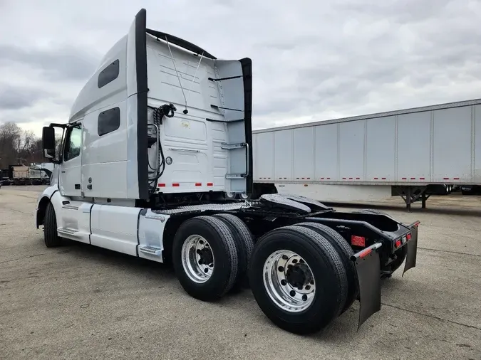 2021 VOLVO VNL64T760