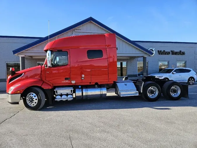 2021 VOLVO VNL64T740