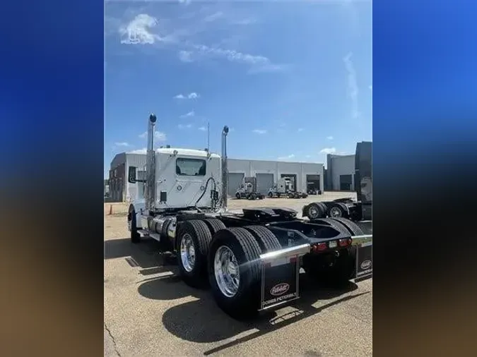 2025 PETERBILT 567