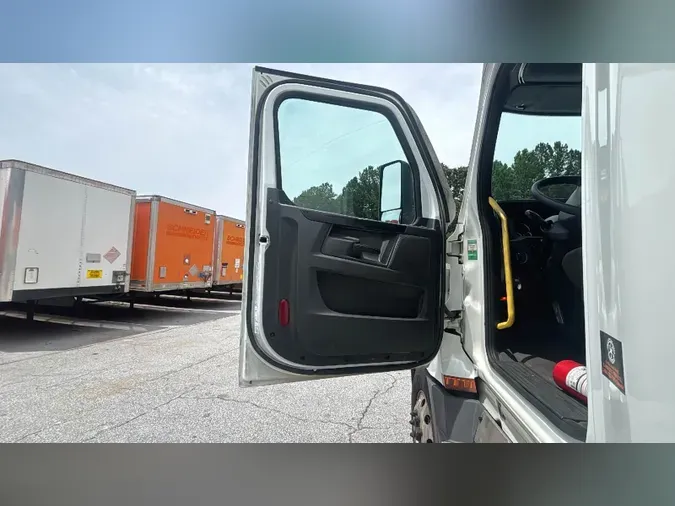 2023 Freightliner Cascadia 126