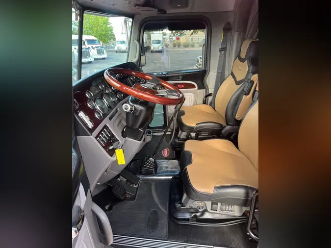 2020 Peterbilt 389