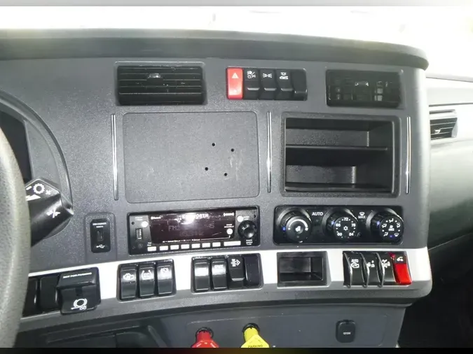 2024 Kenworth T6800639de75931b5025b419395bb497d04d