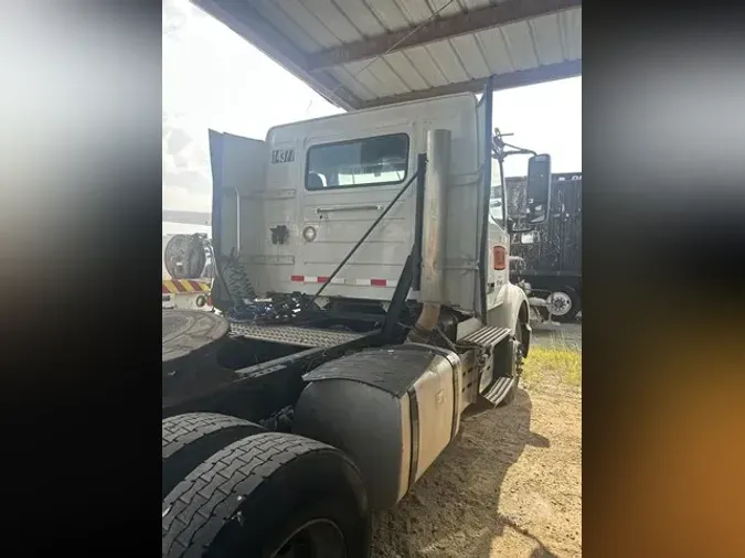 2019 VOLVO VNR42T300