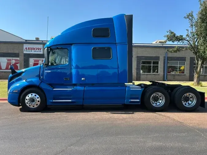 2022 VOLVO VNL860