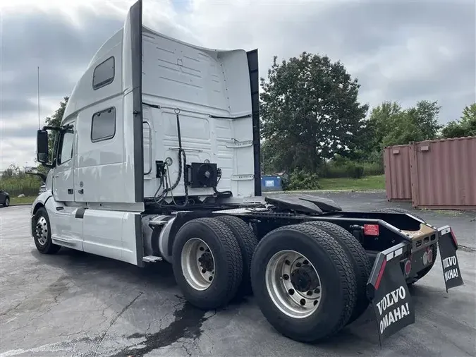 2021 VOLVO VNL860