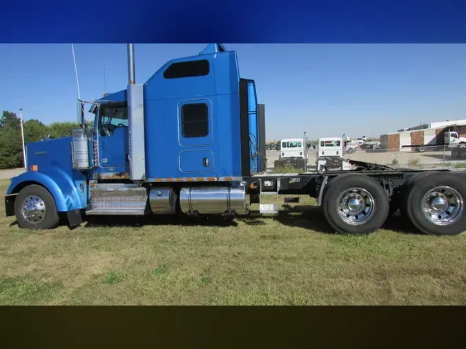 2021 Kenworth W900L