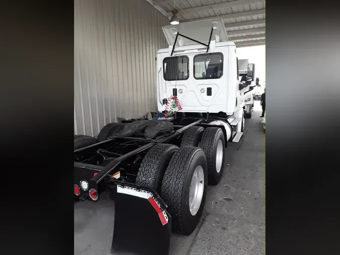 2016 FREIGHTLINER/MERCEDES CASCADIA 125