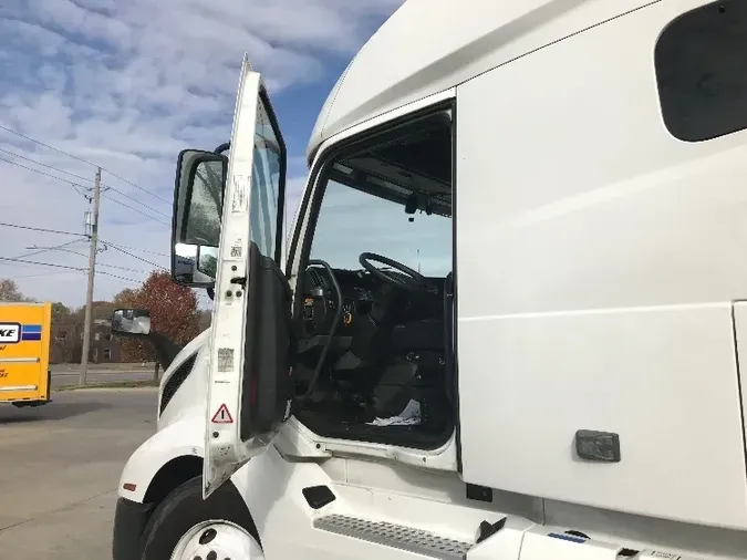 2019 Volvo VNL64760