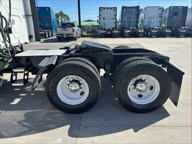 2020 FREIGHTLINER CASCADIA 126