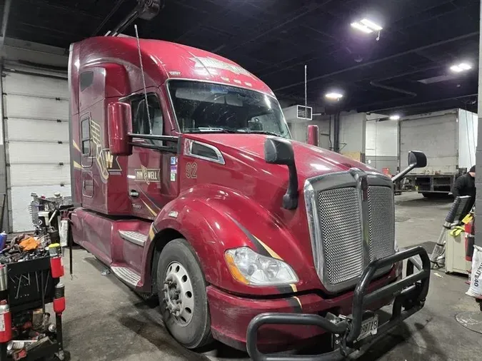 2022 KENWORTH T68006488ba900151fd4507f7f2701a9e425