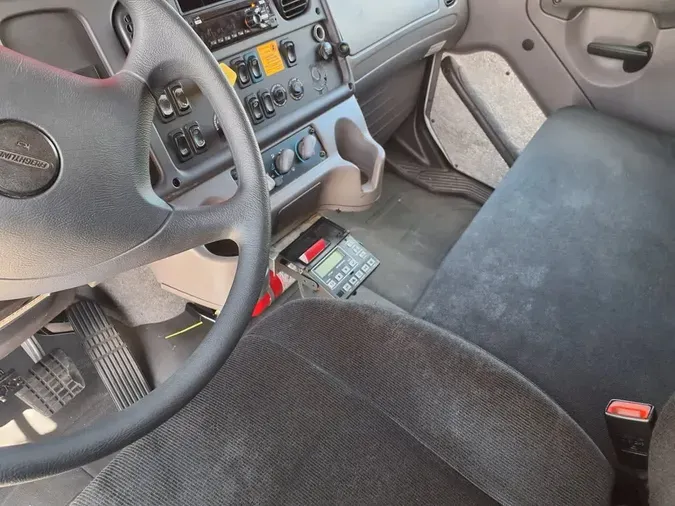 2018 FREIGHTLINER M2 106