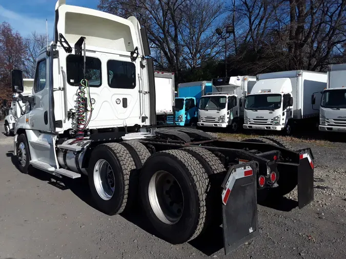 2017 FREIGHTLINER/MERCEDES CASCADIA 125