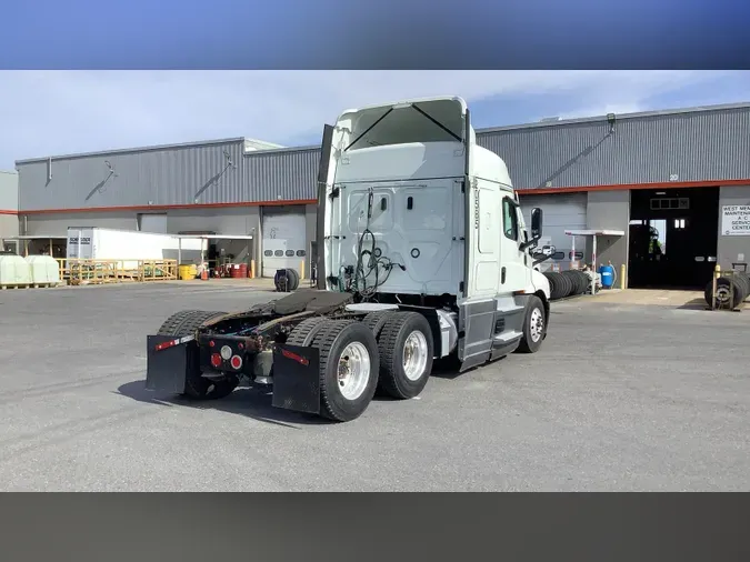 2021 Freightliner Cascadia 126