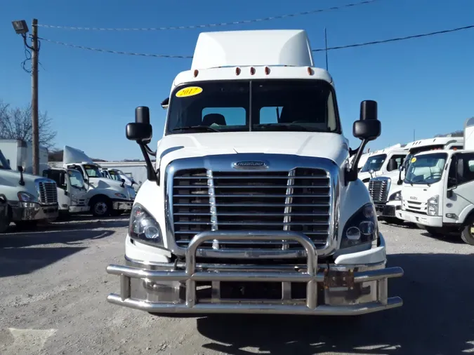 2017 FREIGHTLINER/MERCEDES CASCADIA 113