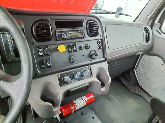 2017 FREIGHTLINER M2 106