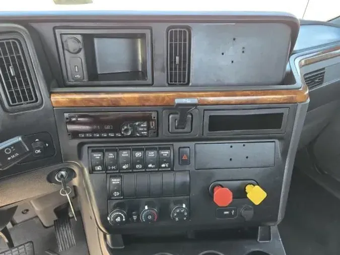 2020 International LT625