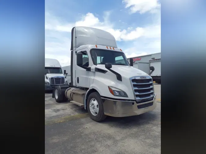 2020 FREIGHTLINER NEW CASCADIA 116
