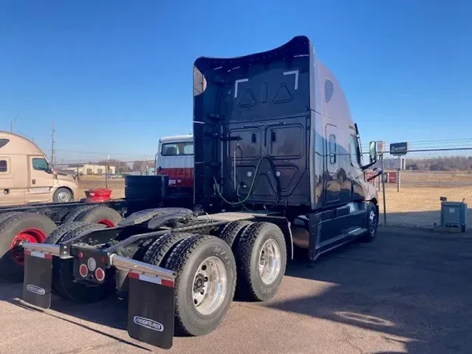 2025 Freightliner New Cascadia