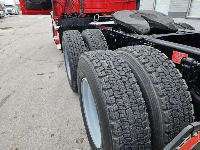 2020 VOLVO VNR64T300